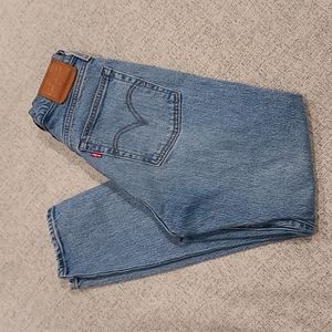 Levi's Wedgie fit mid rise crop jeans